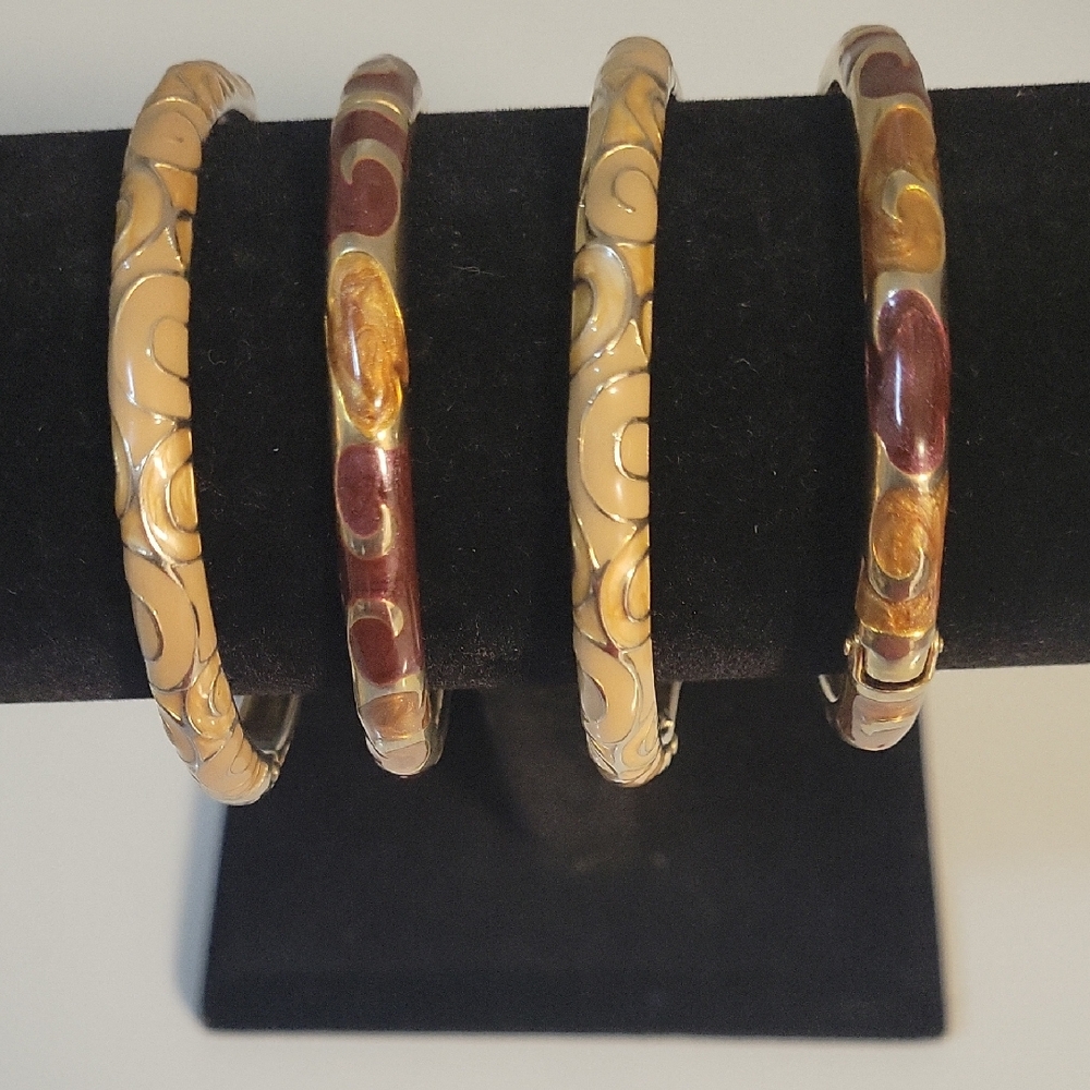Elegant Gold and Brown Patterned Bangles